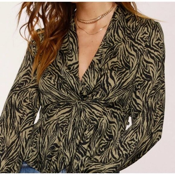 Heartloom Randi Top in Moss Print Medium - Picture 2 of 6